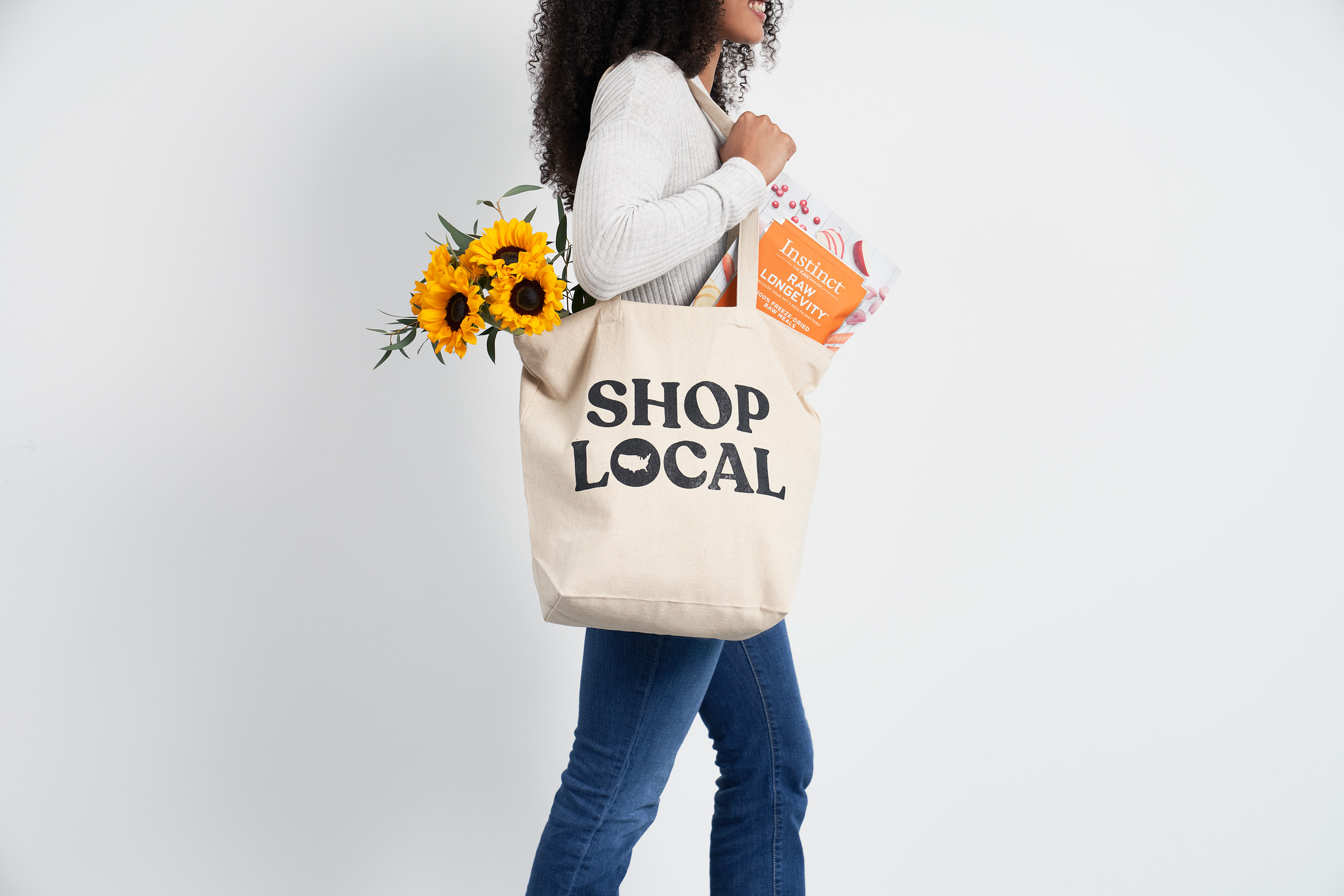 20210604_NaturesVariety_Model_ToteBag_BagShowing_Caitlyn_2089f-1