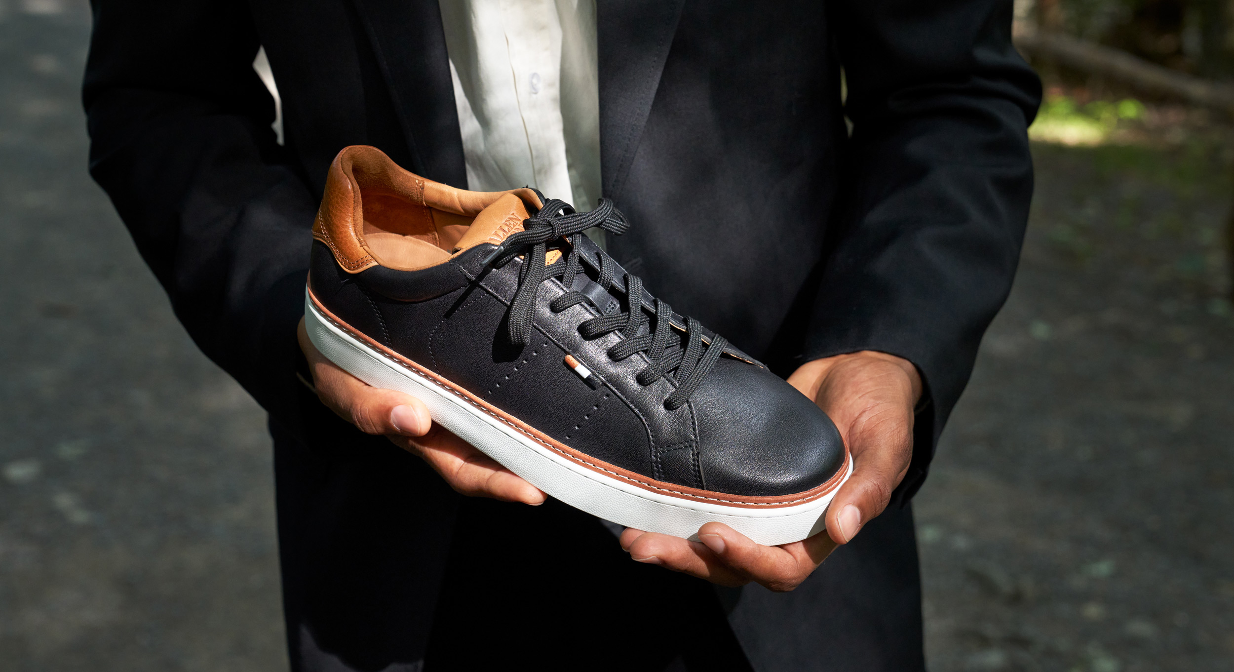Shot8_4643-ALPHA-LACE-UP-MAGNET-LEATHER_4640-ALPHA-LACE-UP-BLACK-LEATHER0257